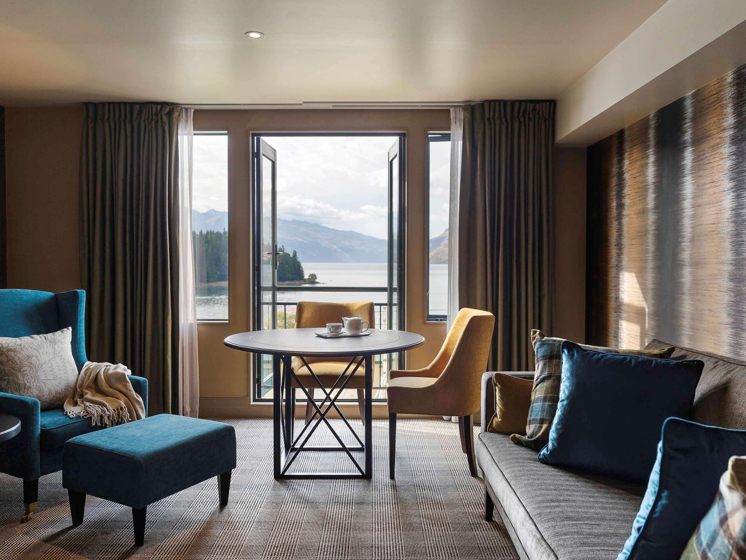 호텔 세인트 모리츠 퀸스타운 - 엠갤러리 컬렉션 퀸즈타운 외부 사진 A suite at The Landing Resort and Spa