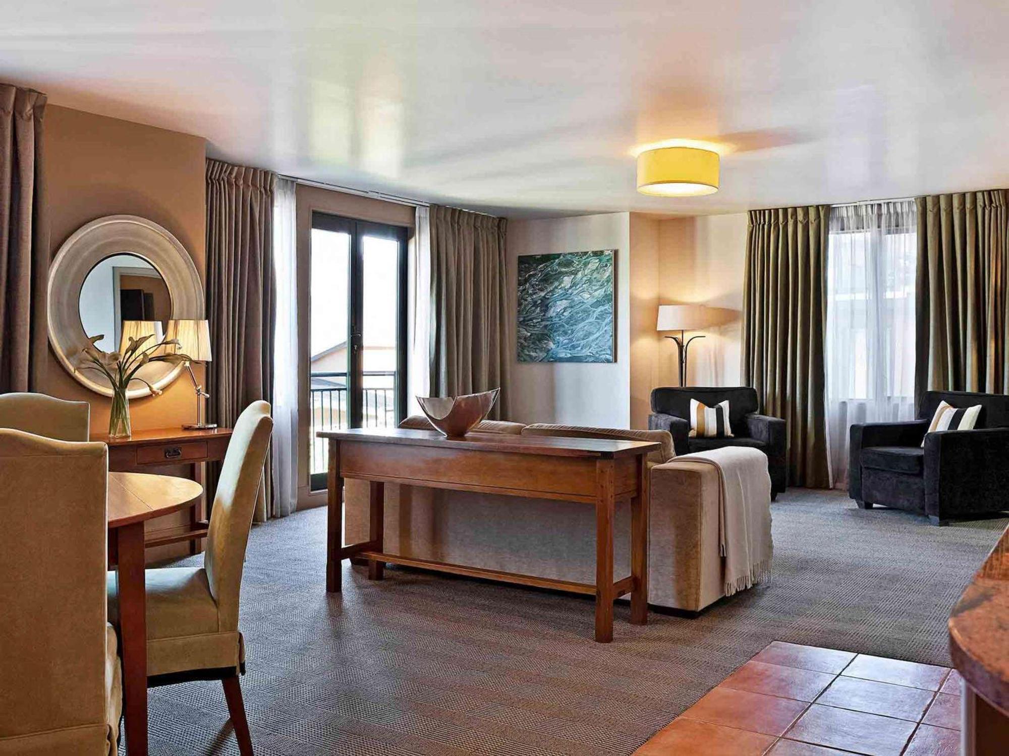 호텔 세인트 모리츠 퀸스타운 - 엠갤러리 컬렉션 퀸즈타운 외부 사진 Suite at the Hotel de l'Europe
