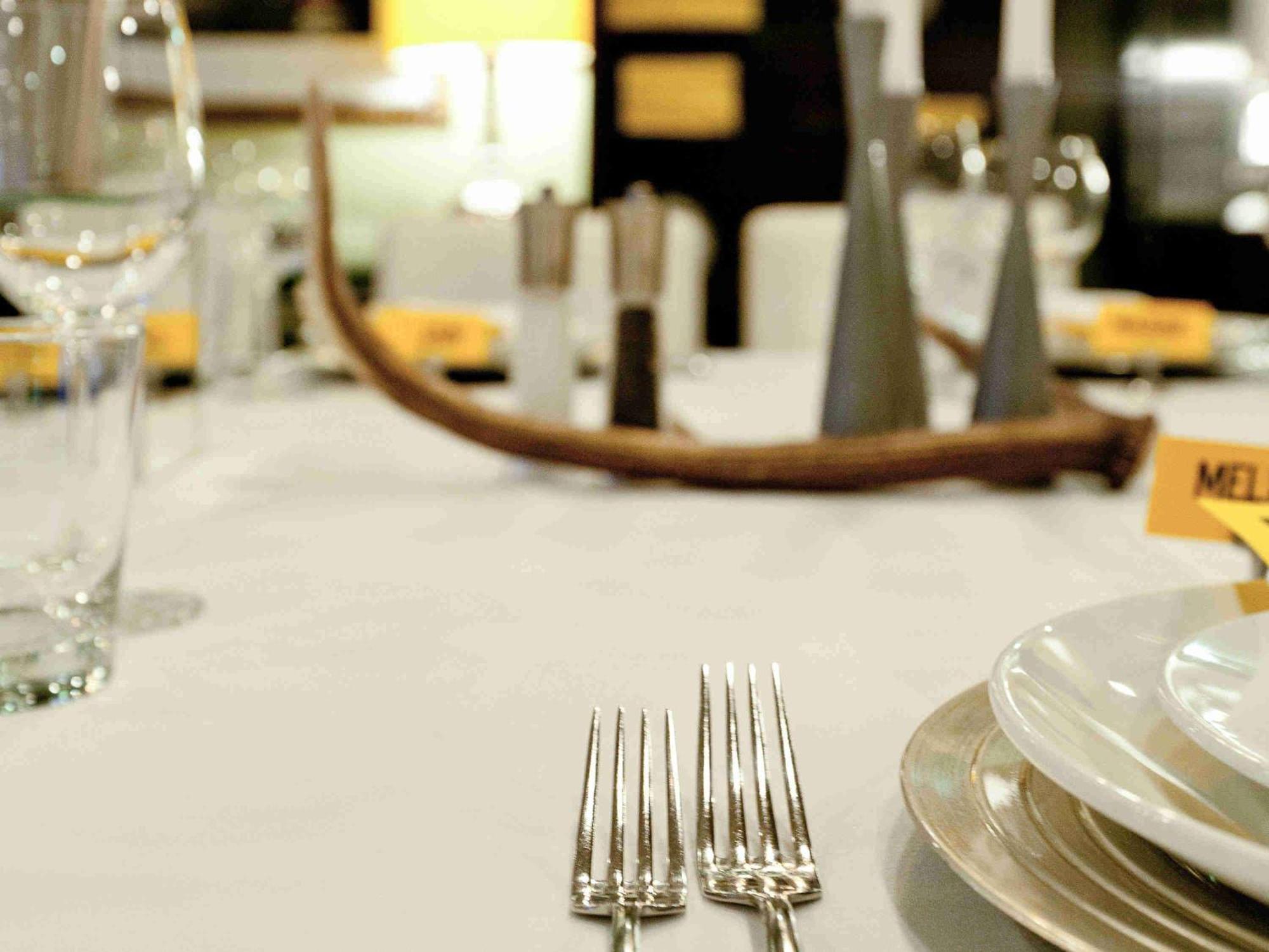 호텔 세인트 모리츠 퀸스타운 - 엠갤러리 컬렉션 퀸즈타운 외부 사진 A set of cocktail forks